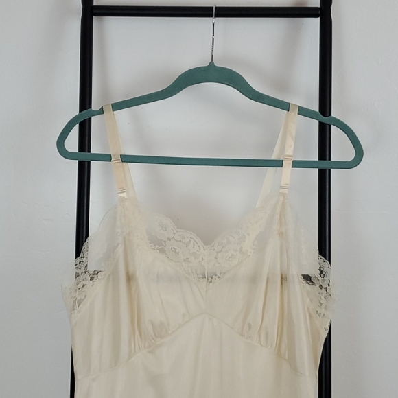 Vintage Berkliff cream lace full slip size 40 - Picture 2 of 7